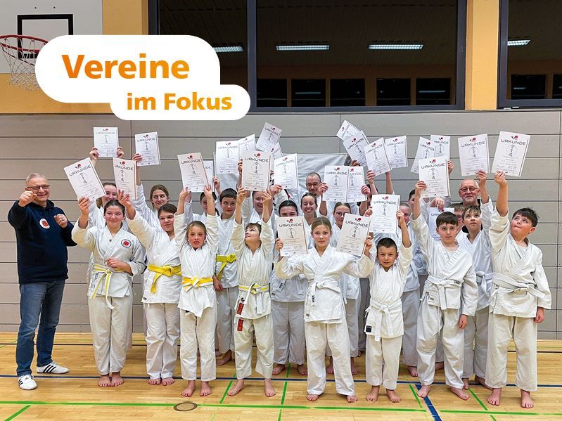 Siegerehrung von Kinder und Jugendlichen Karate Dojo in Stralsund - Unterstützung von Vereinen