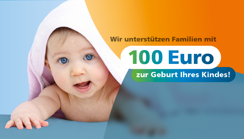 Das Bild zeigt ein Baby mit blauen Augen und einem freundlichen Gesicht.